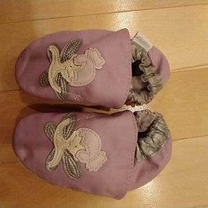 2/30$ 18-24 m robeez lilac fairy leather slippers